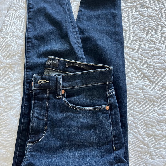 Women’s jeans - Picture 2 of 2